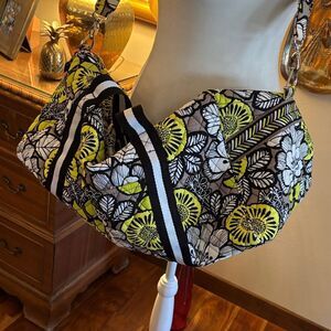 NEW. Vera Bradley Citron Lemmon Flower Large Travel Duffel Bag